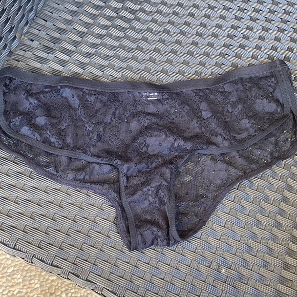 3 pairs brand new panties. Black lace and camo print size medium - Picture 2 of 4